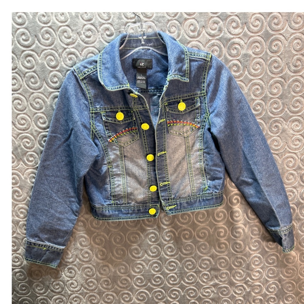 IZ‎ Amy Byer Girls Denim Jacket Size Large Blue Yellow Stitching Button Front
